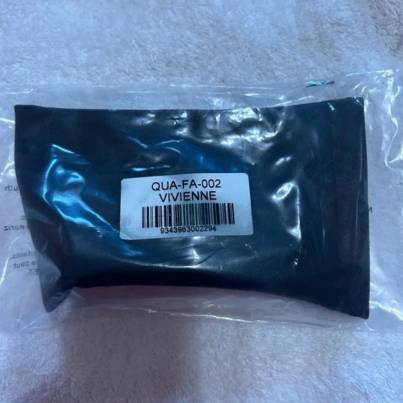 Quay Australia Vivienne Black Aviator Sunglasses with case NWT - Picture 8 of 8